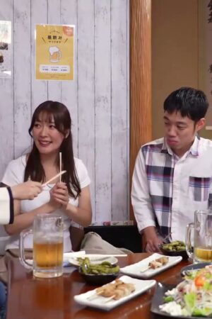 Cực phẩm đêm hoan lạc: Chàng trai trẻ lạc lối giữa vòng tay quý bà dâm đãng!