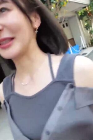 Yuri-chan (BEAF-143) ngất lịm vì sướng, dịch tình tuôn trào không ngừng
